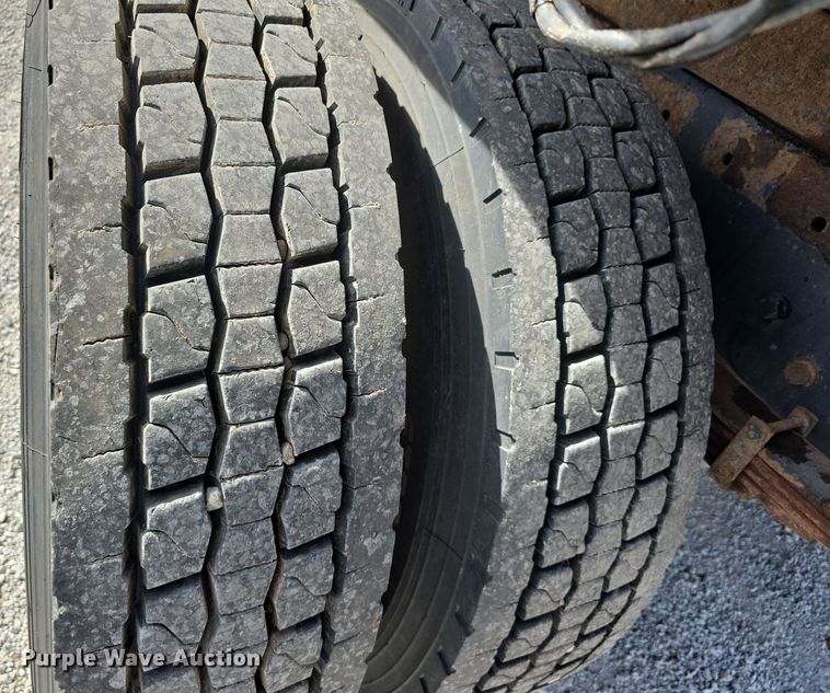 image for item DO5554 1995 White GMC WG dump truck