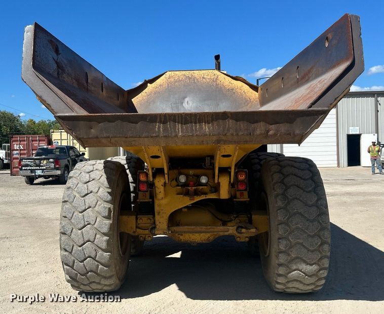 image for item DO7513 2010 Caterpillar  730 haul truck