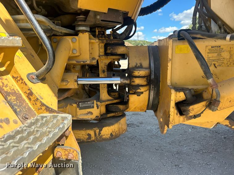 image for item DO7513 2010 Caterpillar  730 haul truck