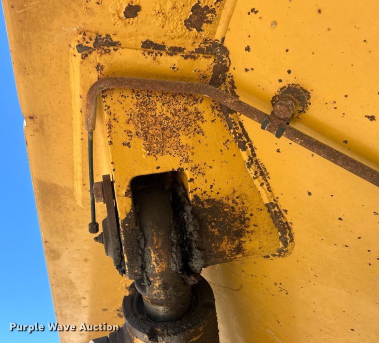 image for item DO7513 2010 Caterpillar  730 haul truck