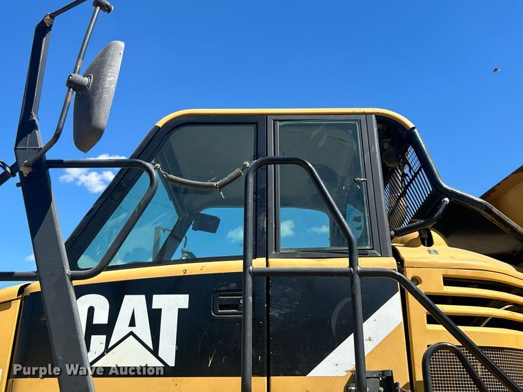 image for item DO7513 2010 Caterpillar  730 haul truck