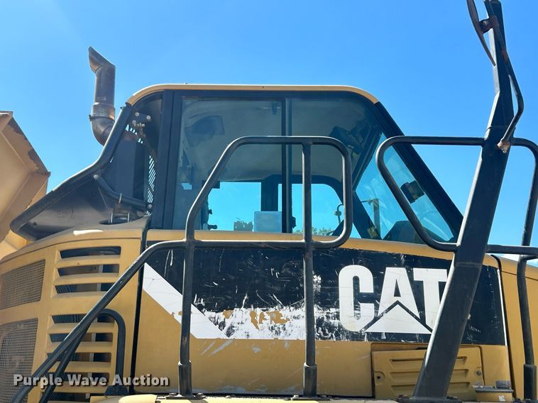 image for item DO7513 2010 Caterpillar  730 haul truck