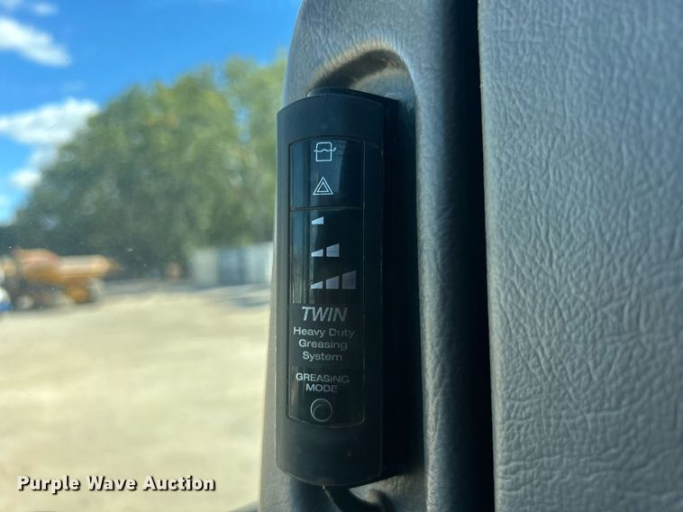 image for item DO7513 2010 Caterpillar  730 haul truck