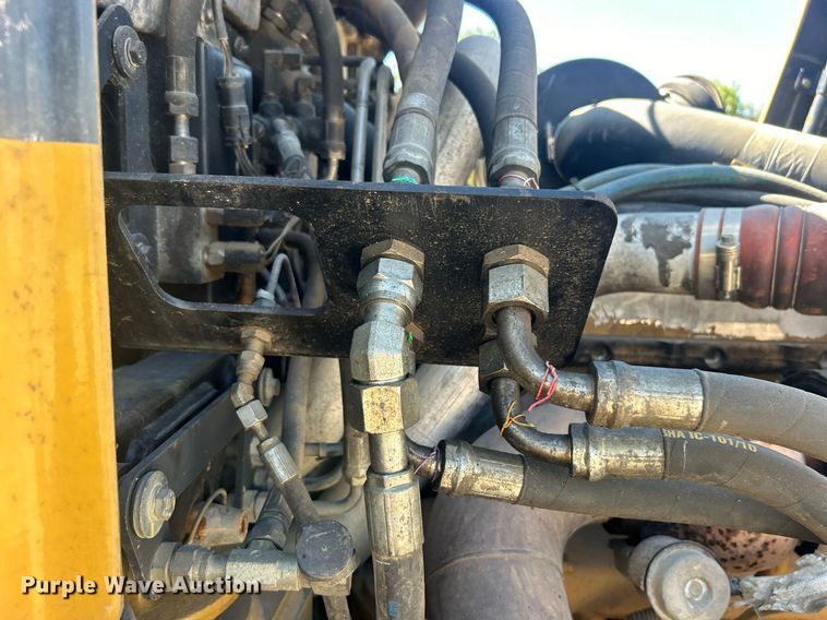 image for item DO7513 2010 Caterpillar  730 haul truck