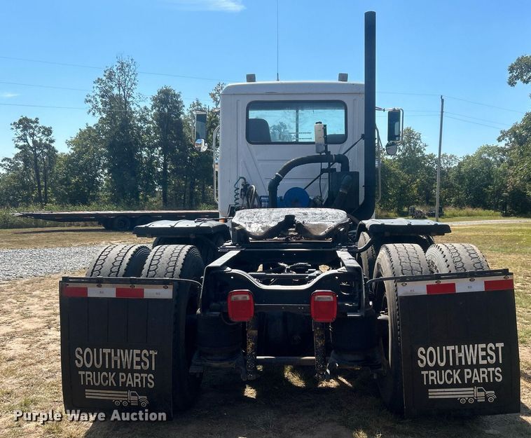 image for item DO7548 1994 Mack CH613 semi truck