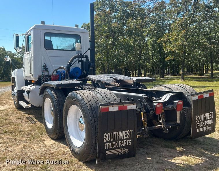 image for item DO7548 1994 Mack CH613 semi truck