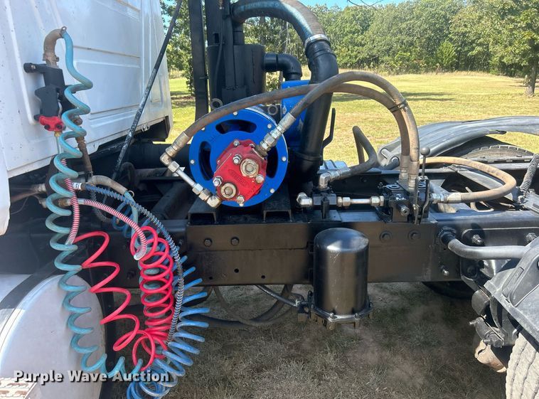 image for item DO7548 1994 Mack CH613 semi truck