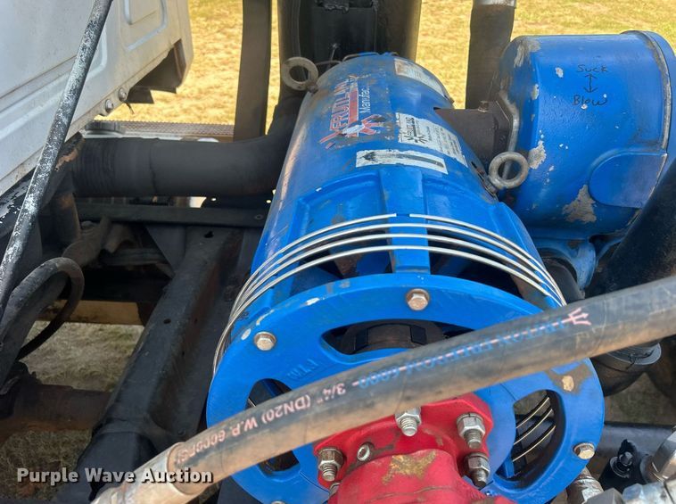 image for item DO7548 1994 Mack CH613 semi truck