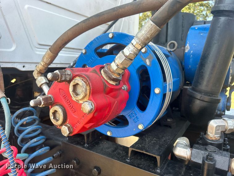 image for item DO7548 1994 Mack CH613 semi truck