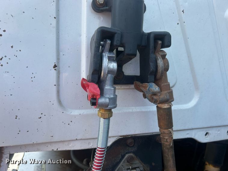 image for item DO7548 1994 Mack CH613 semi truck