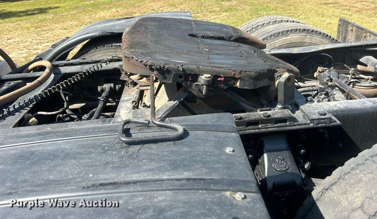 image for item DO7548 1994 Mack CH613 semi truck