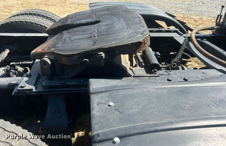 image for item DO7548 1994 Mack CH613 semi truck