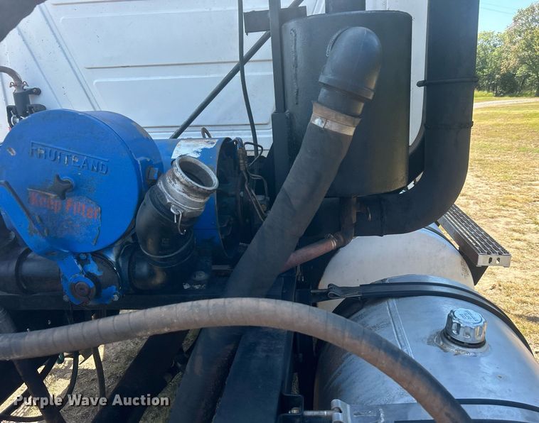 image for item DO7548 1994 Mack CH613 semi truck