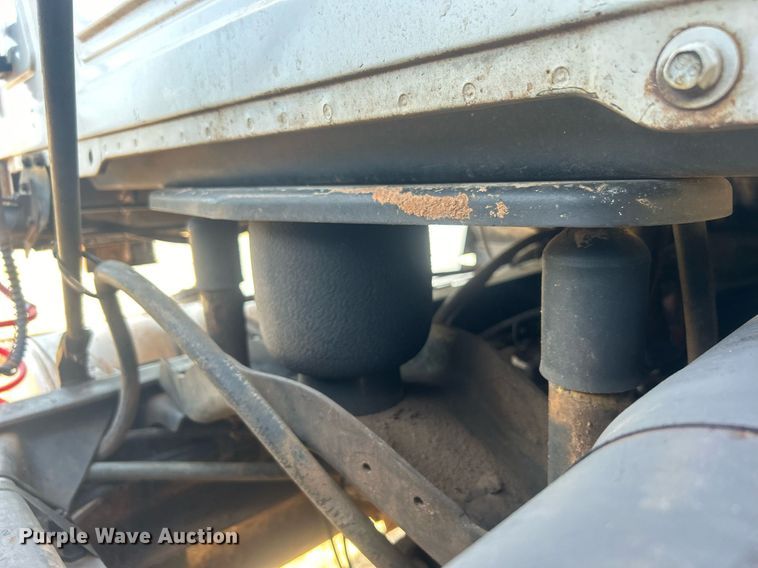 image for item DO7548 1994 Mack CH613 semi truck