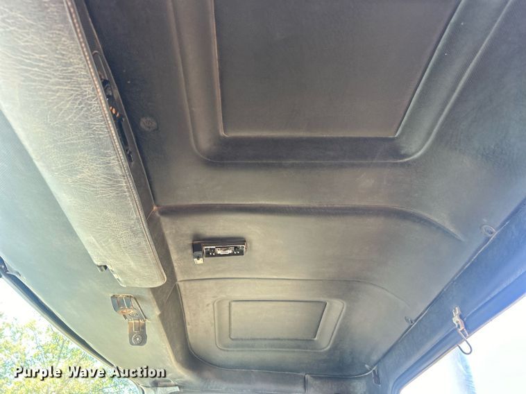 image for item DO7548 1994 Mack CH613 semi truck