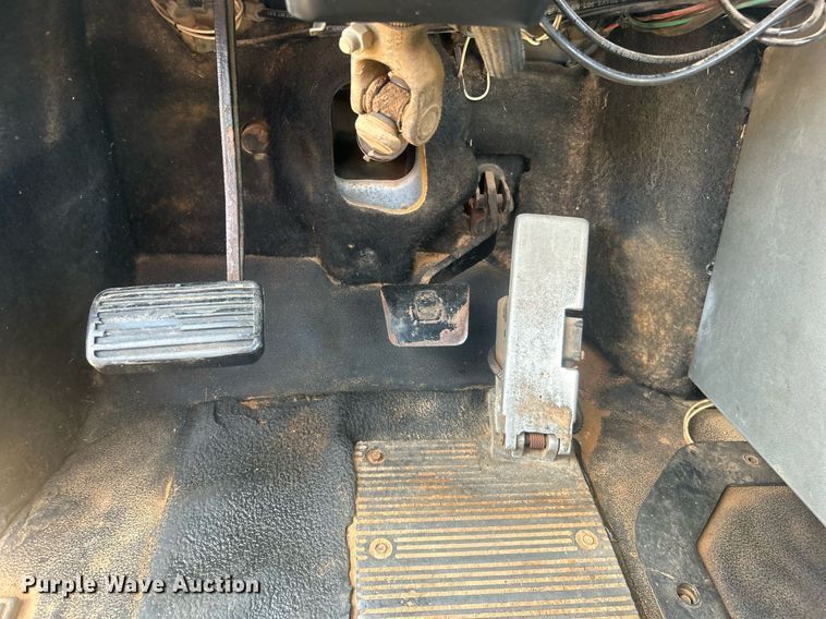 image for item DO7548 1994 Mack CH613 semi truck