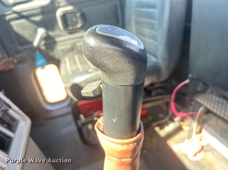 image for item DO7548 1994 Mack CH613 semi truck