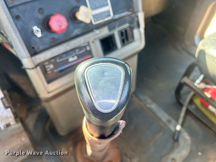 image for item DO7548 1994 Mack CH613 semi truck