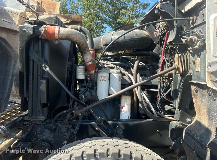 image for item DO7548 1994 Mack CH613 semi truck