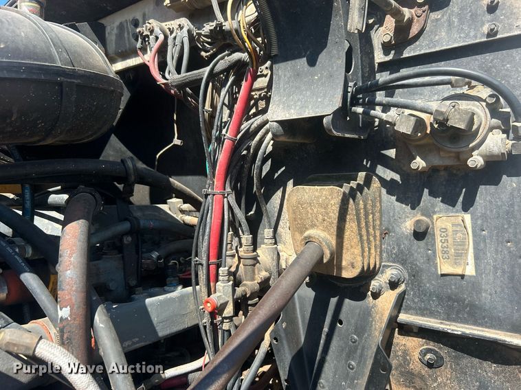 image for item DO7548 1994 Mack CH613 semi truck