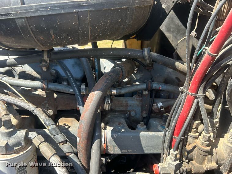 image for item DO7548 1994 Mack CH613 semi truck