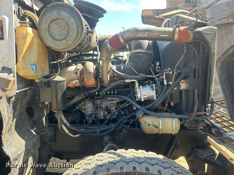 image for item DO7548 1994 Mack CH613 semi truck