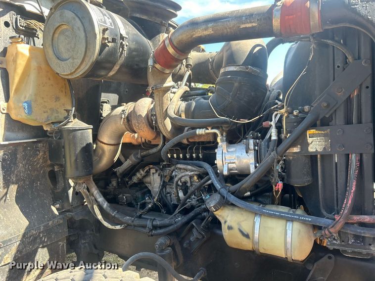 image for item DO7548 1994 Mack CH613 semi truck