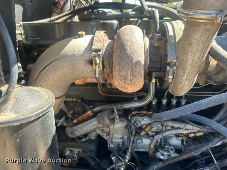 image for item DO7548 1994 Mack CH613 semi truck