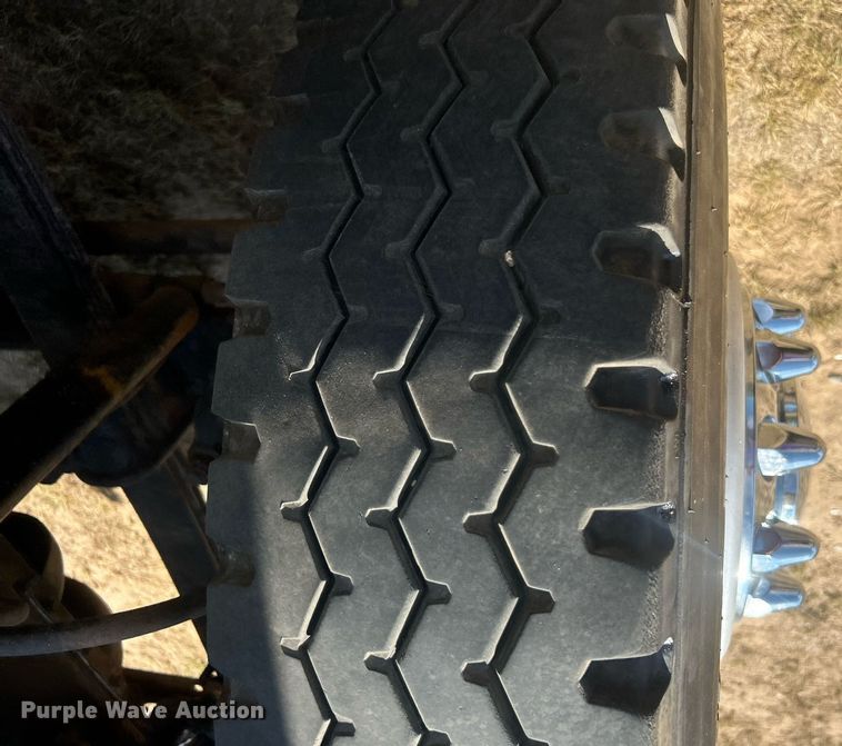 image for item DO7548 1994 Mack CH613 semi truck