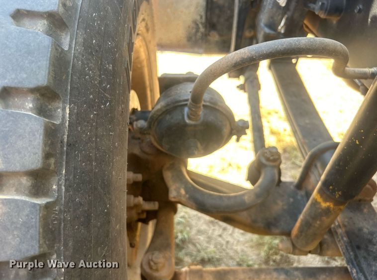 image for item DO7548 1994 Mack CH613 semi truck