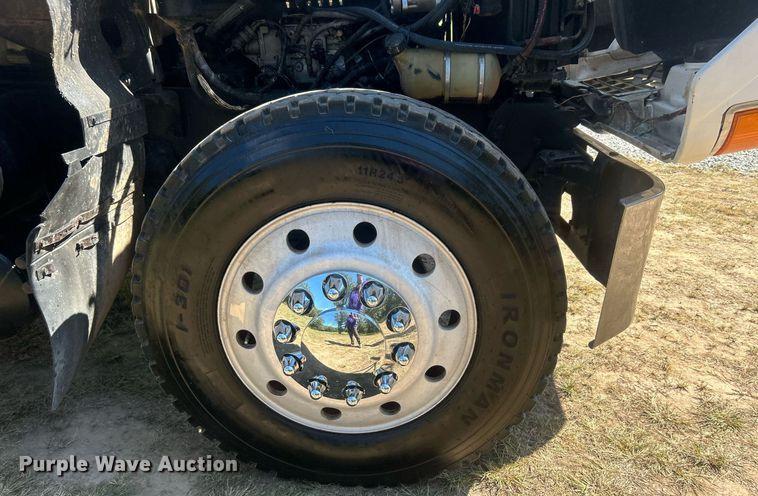 image for item DO7548 1994 Mack CH613 semi truck