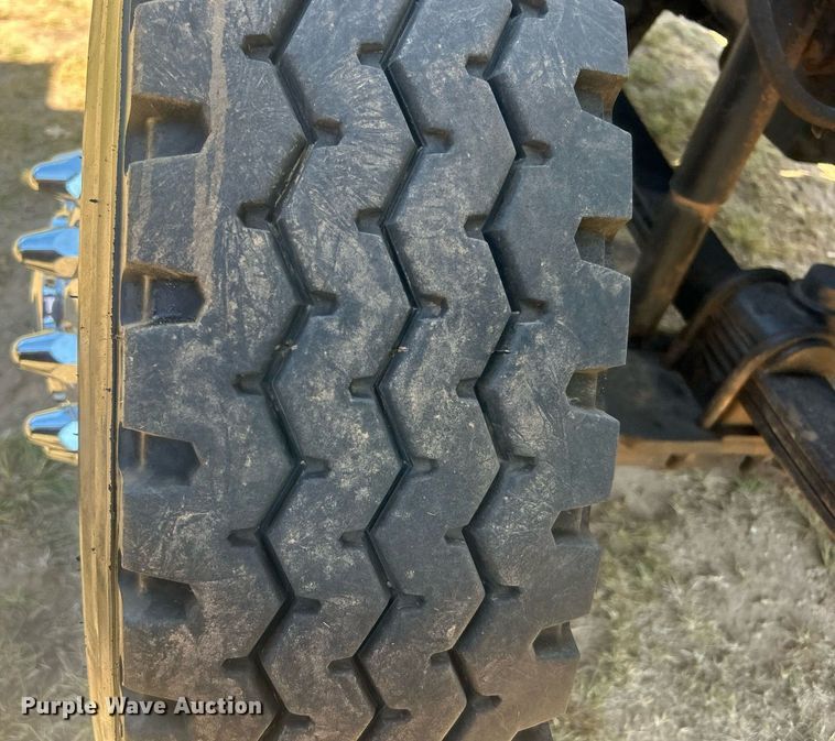 image for item DO7548 1994 Mack CH613 semi truck