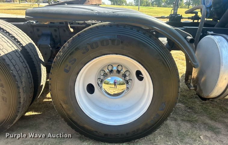 image for item DO7548 1994 Mack CH613 semi truck