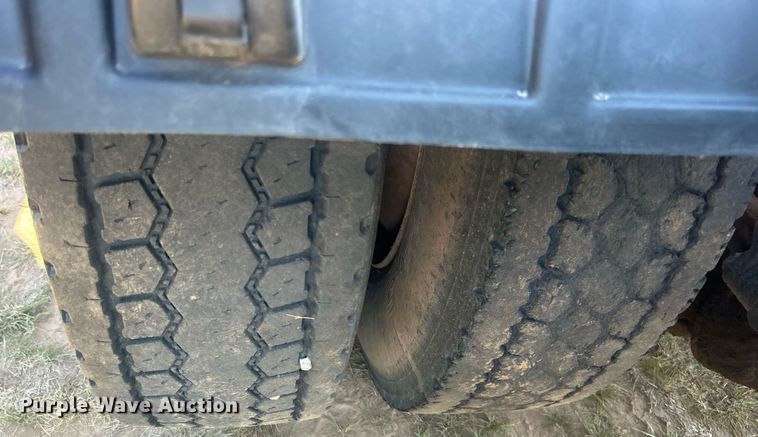 image for item DO7548 1994 Mack CH613 semi truck