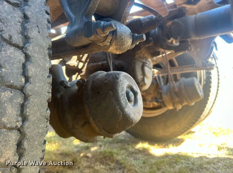 image for item DO7548 1994 Mack CH613 semi truck