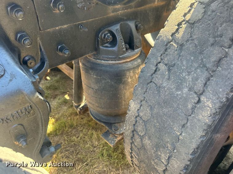 image for item DO7548 1994 Mack CH613 semi truck