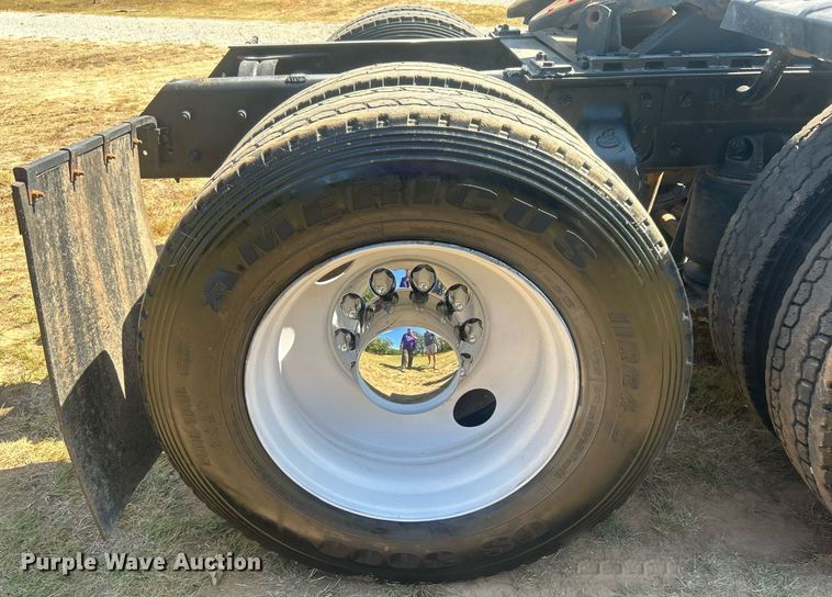 image for item DO7548 1994 Mack CH613 semi truck