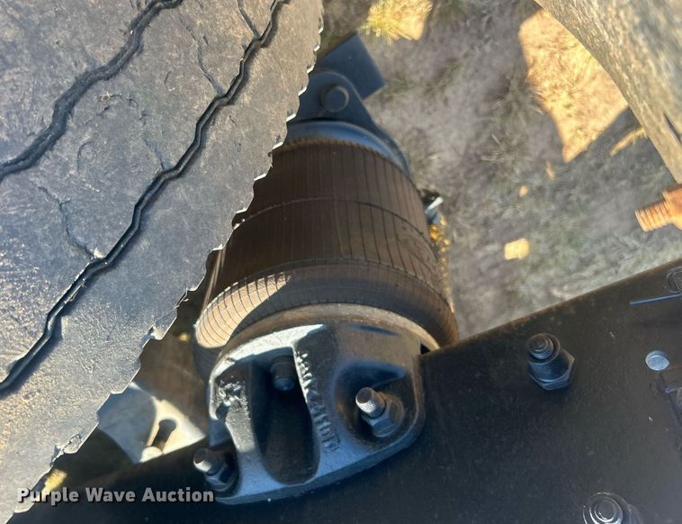 image for item DO7548 1994 Mack CH613 semi truck