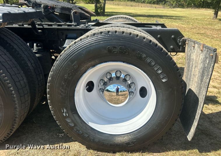 image for item DO7548 1994 Mack CH613 semi truck