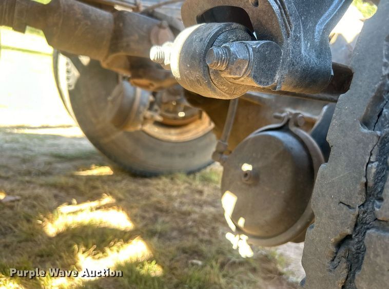 image for item DO7548 1994 Mack CH613 semi truck