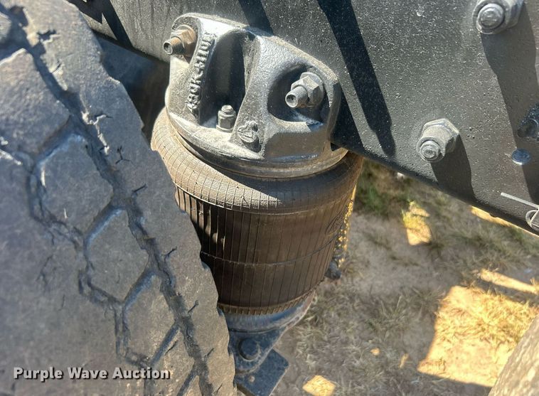 image for item DO7548 1994 Mack CH613 semi truck