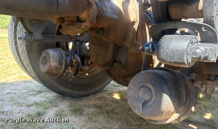 image for item DO7548 1994 Mack CH613 semi truck