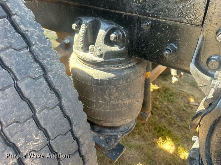 image for item DO7548 1994 Mack CH613 semi truck