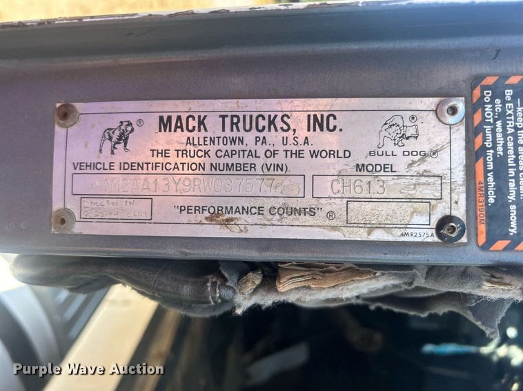 image for item DO7548 1994 Mack CH613 semi truck