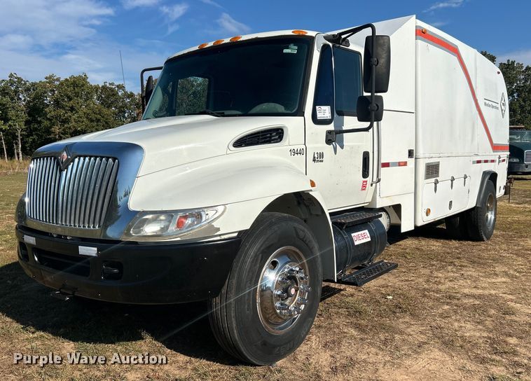 image for item DO7549 2007 International  4300 wireline truck