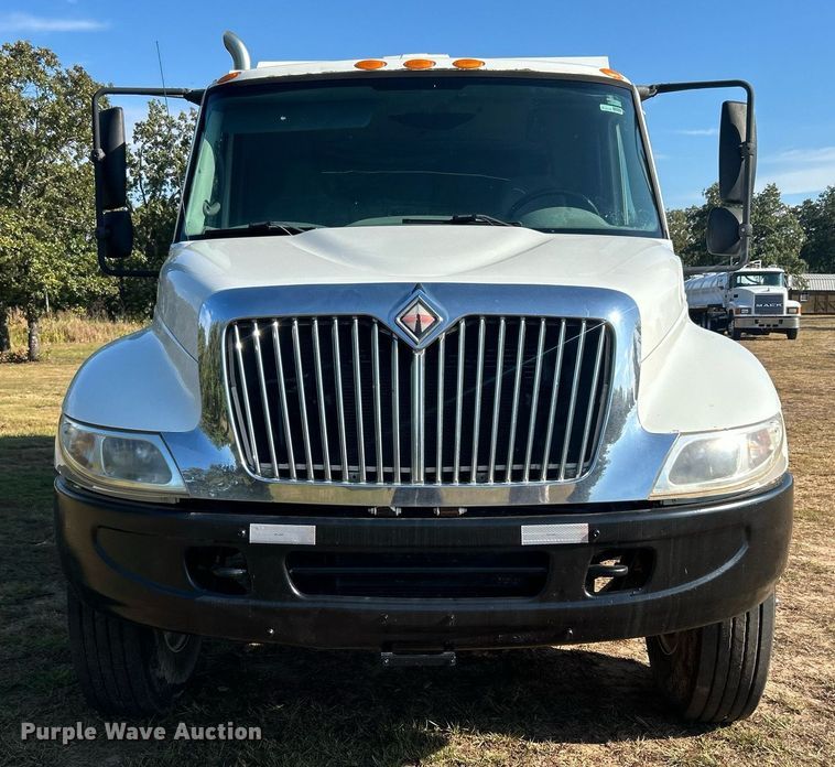 image for item DO7549 2007 International  4300 wireline truck