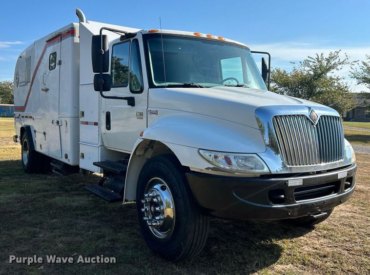 image for item DO7549 2007 International  4300 wireline truck