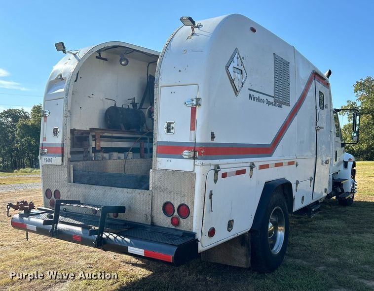 image for item DO7549 2007 International  4300 wireline truck