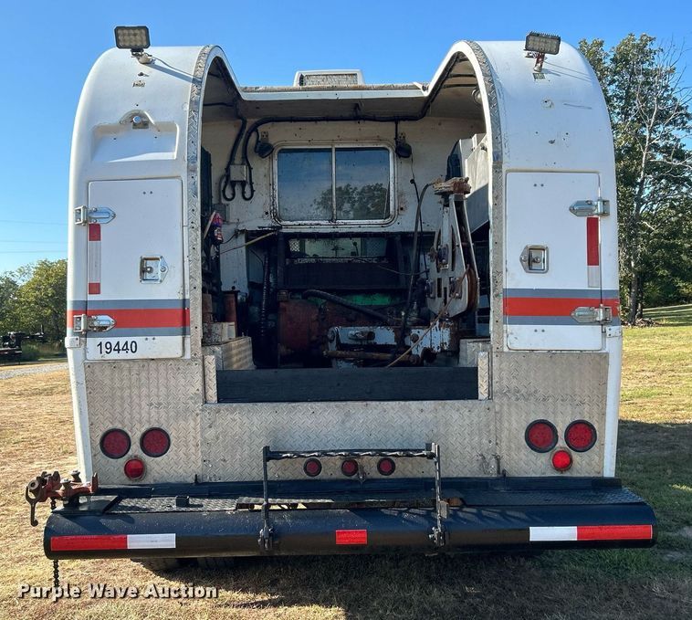 image for item DO7549 2007 International  4300 wireline truck