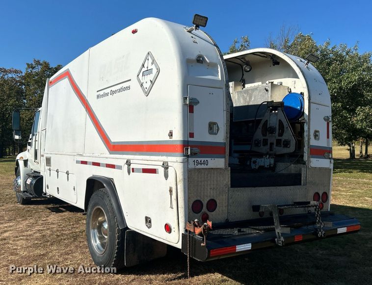 image for item DO7549 2007 International  4300 wireline truck